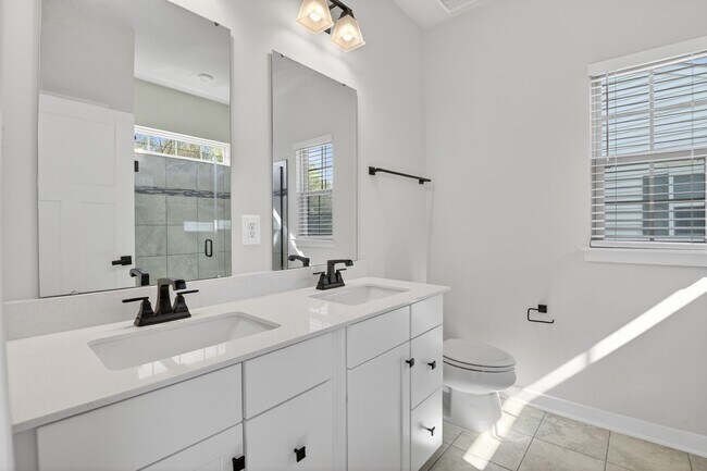 Building Photo - 19753 Grn Vlg Dr