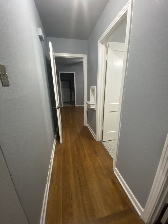 Building Photo - Bryn Mawr