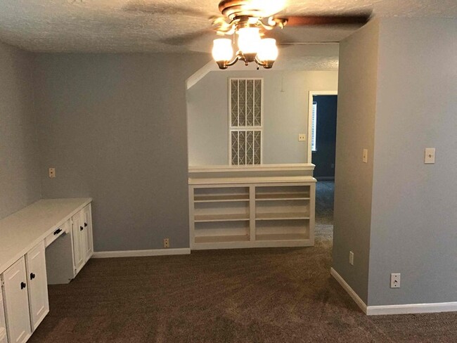 Building Photo - 11715 Parkriver Dr