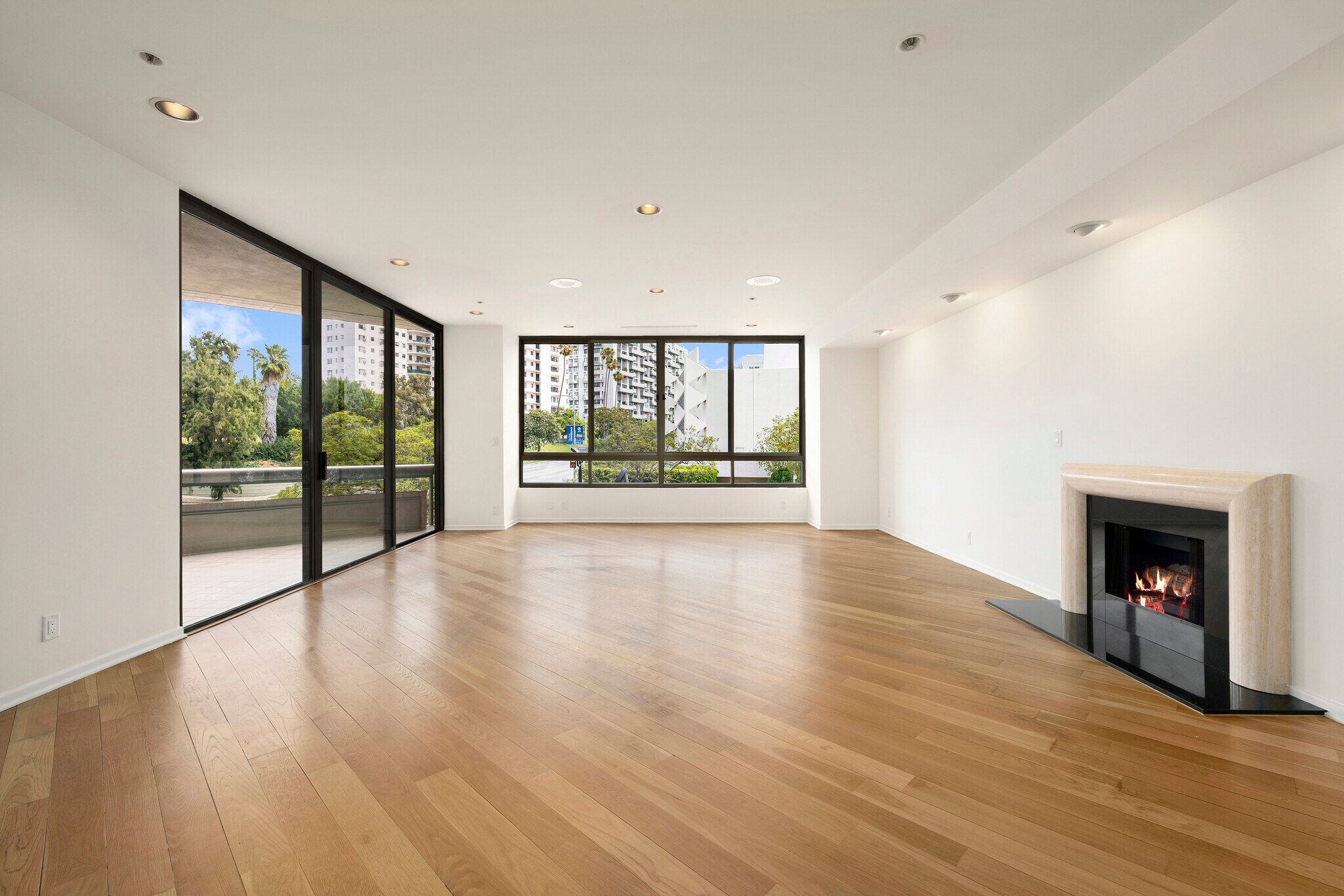 Building Photo - 10430 Wilshire Blvd