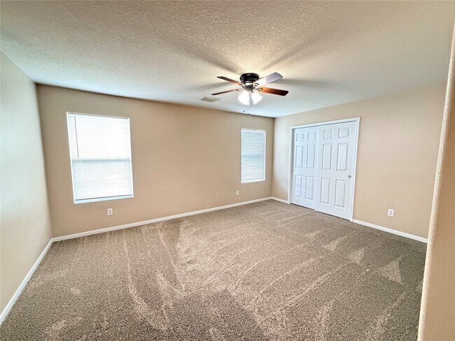 Building Photo - 15423 Fir Woods Ln