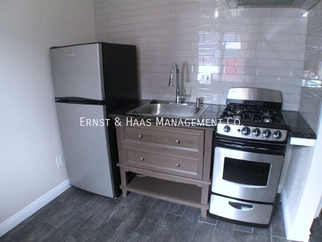Building Photo - 1125 St Mary's Ct