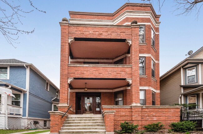 Exterior - 2419 W Wilson Ave