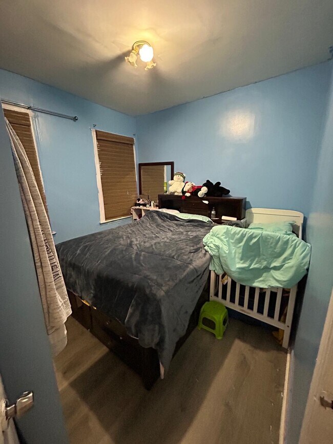 Building Photo - 140 Sterling Ave