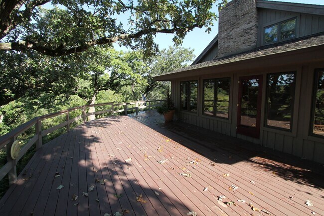 Building Photo - Incredible home on a private & secluded lot.