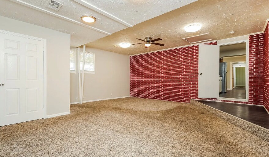 Building Photo - 3966 Mosley Dr