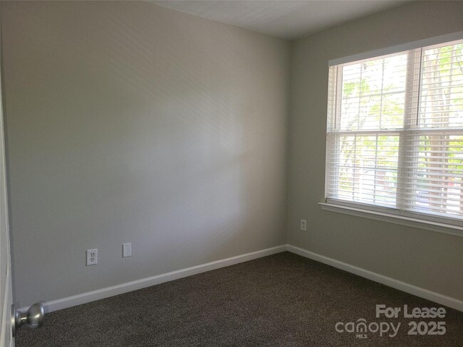 Building Photo - 8415 Chaceview Ct