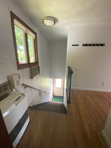 Building Photo - 5 Highridge Dr