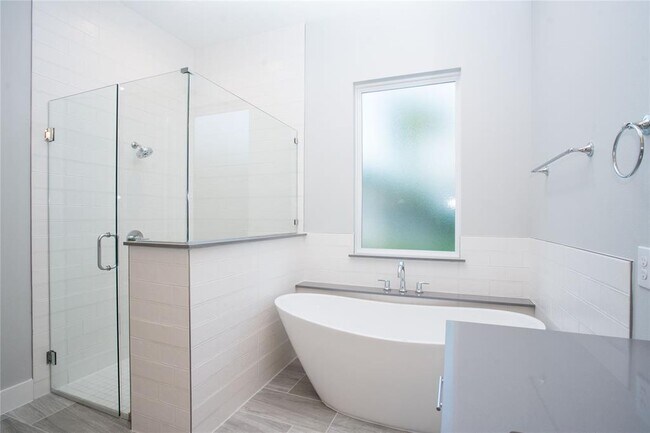 Building Photo - 3018 Sunridge Dr