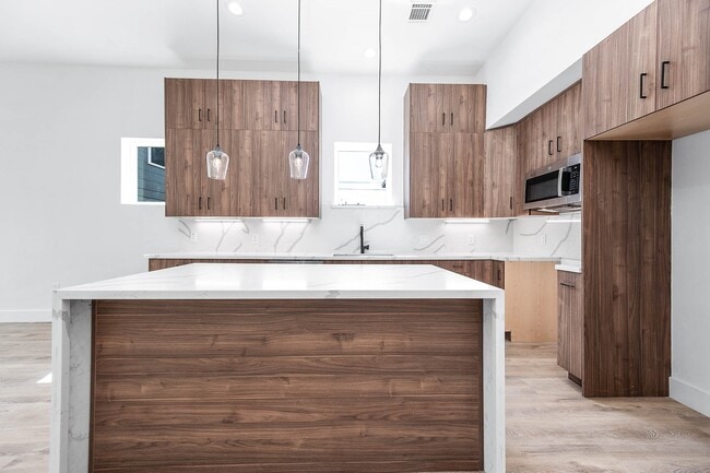 Building Photo - 3619 Bremond St