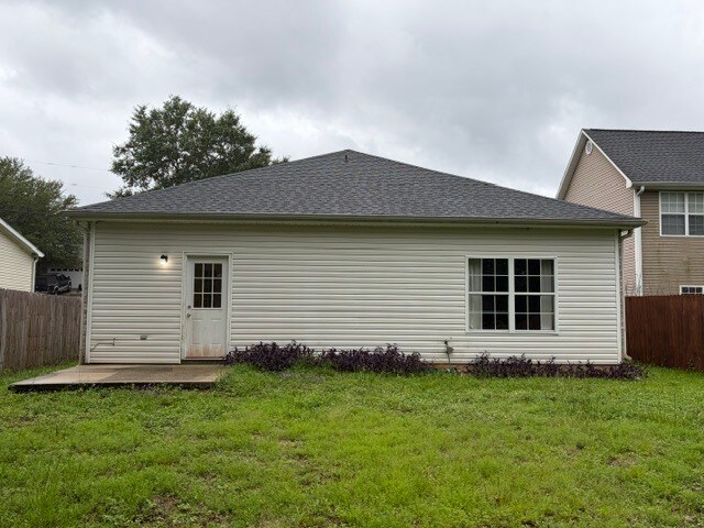 Building Photo - 2457 Lakeview Dr S