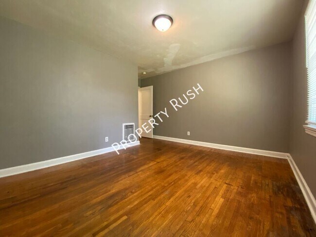 Building Photo - 1503 Pin Oak Dr
