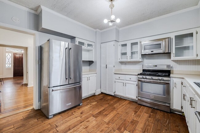 Building Photo - Beautiful Baldwin Park Craftsman home ready for move in!