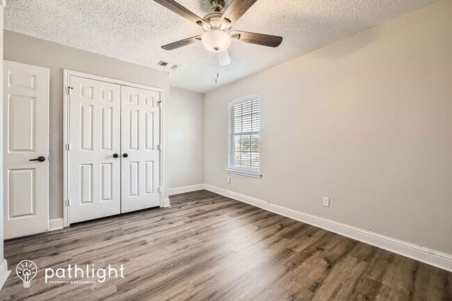 Building Photo - 401 Williams St