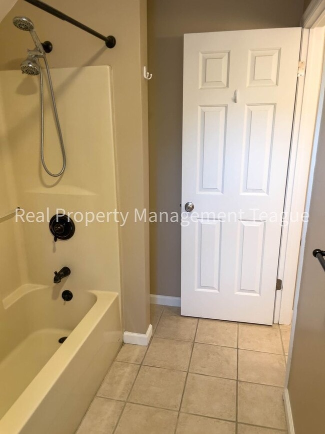 Building Photo - Beautiful Single Family Home