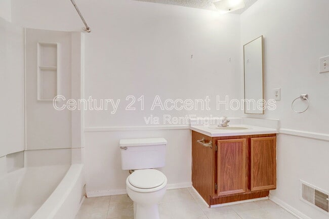Building Photo - 5328 Larochelle Ct