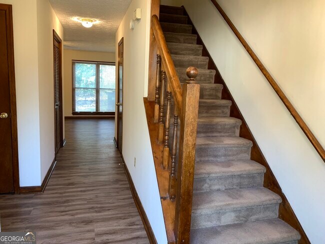 Building Photo - 1107 Booth Ct SW