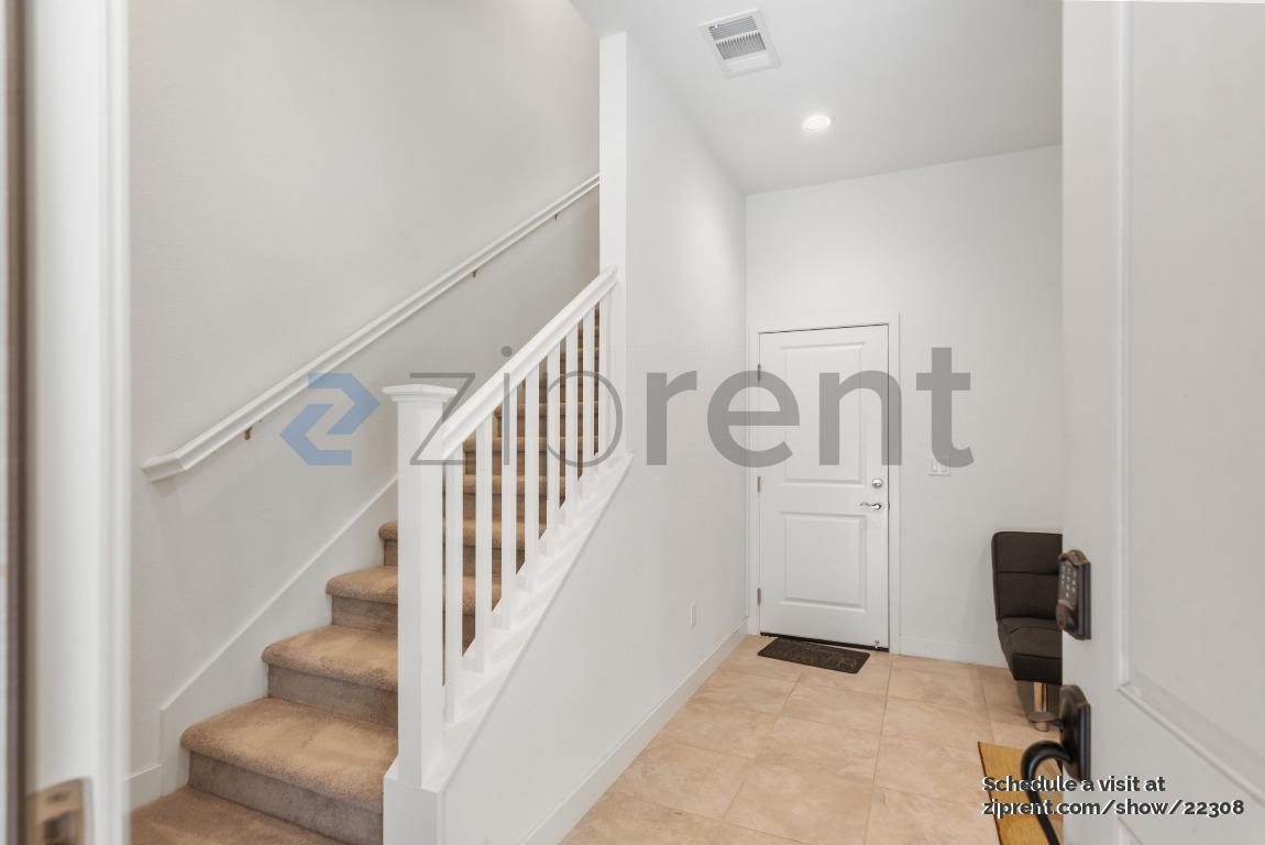Building Photo - Unit