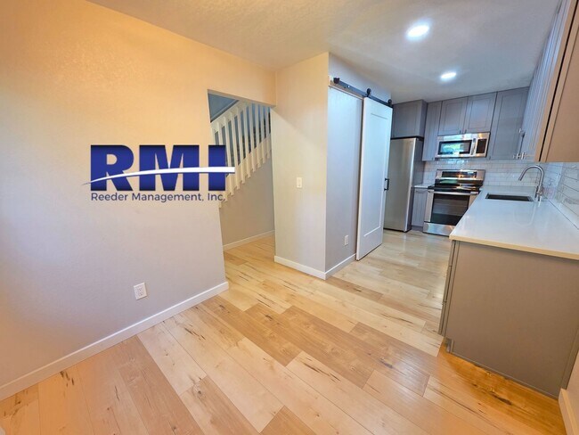 Building Photo - Updated Condo-with a Loft area!!  WATER/SEWER & TRASH INCLUDED!!!!!