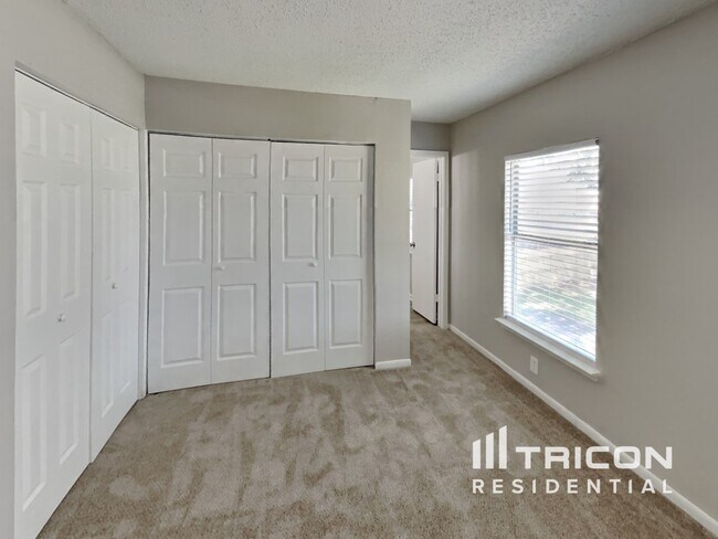 Building Photo - 2610 Townhall Ln