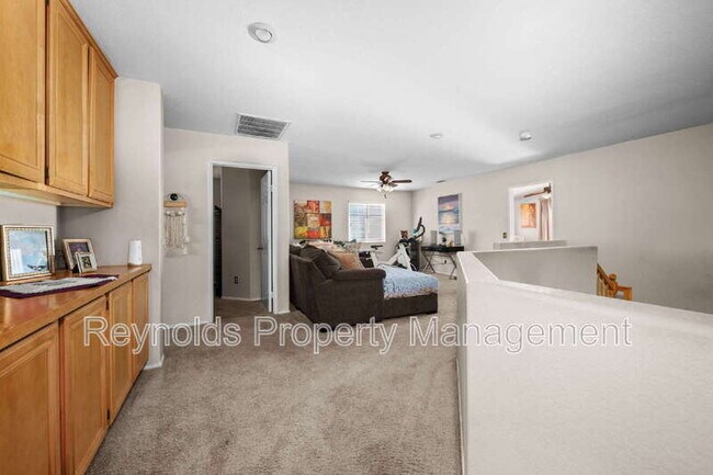 Building Photo - 38276 Pine Creek Pl
