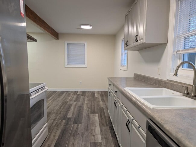 Building Photo - 8700 Doss Rd