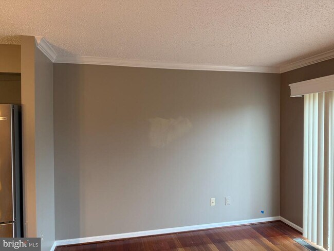 Building Photo - 1042 Colin Dr