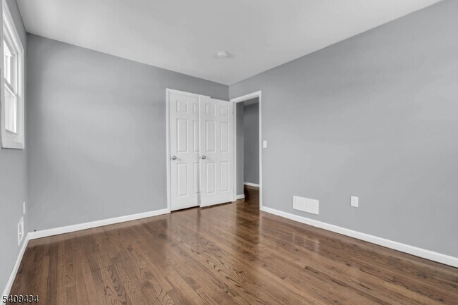 Building Photo - 417 Highland Pl