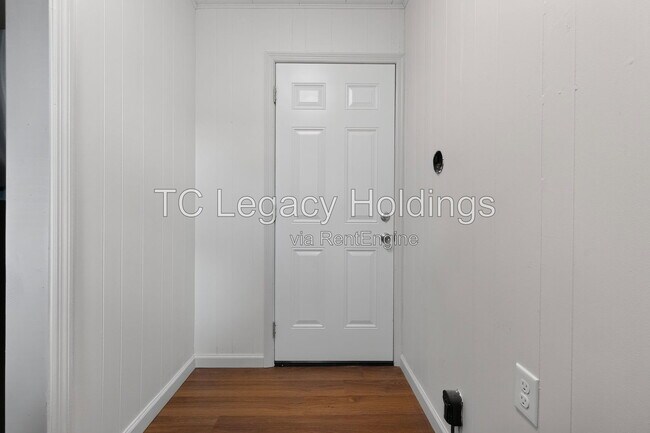Building Photo - 502 Cottage Ave