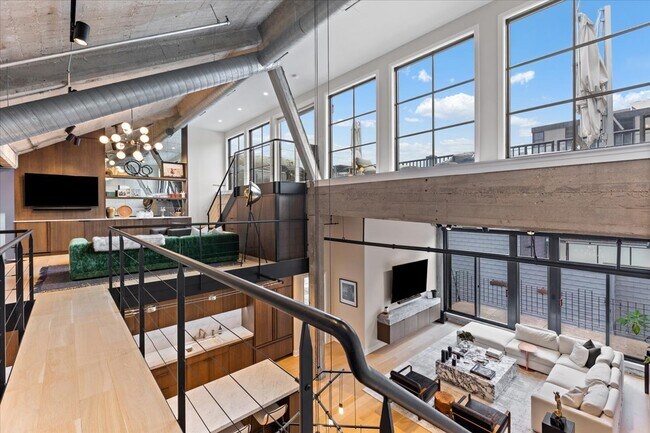 Building Photo - 850 W Adams St