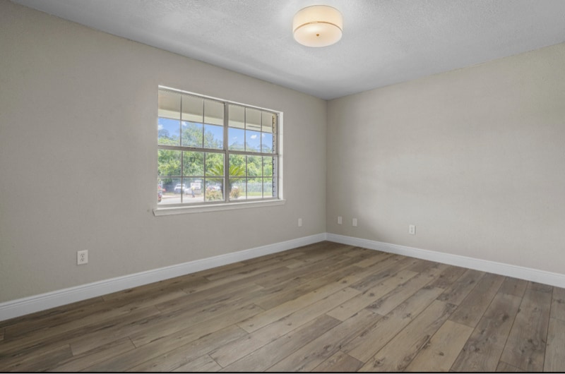 Building Photo - 371 Lakeview Blvd