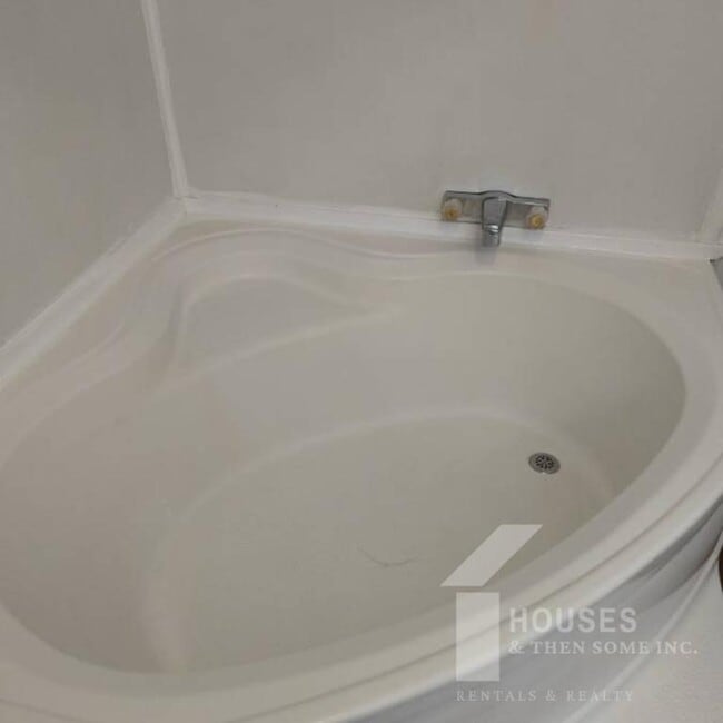 Building Photo - 515 McKinney Rd