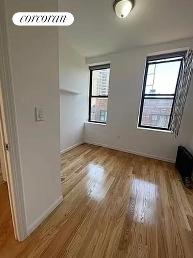 Building Photo - 230 E 27th St