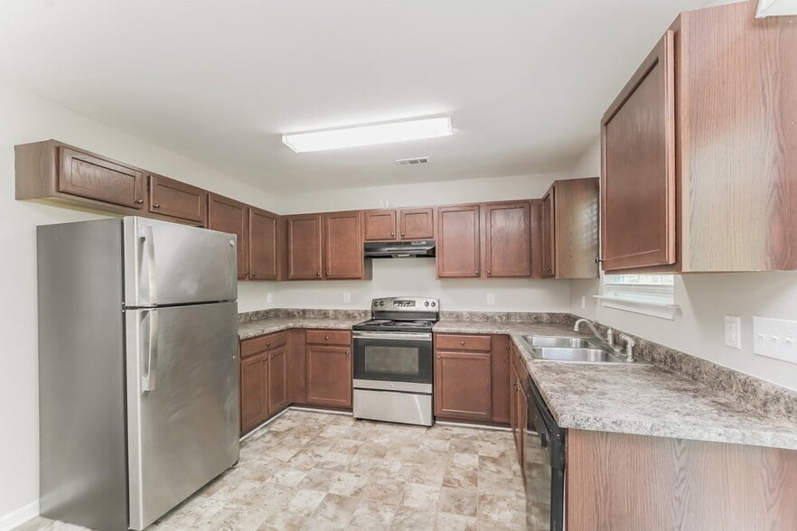 Building Photo - 6221 Summerour Place