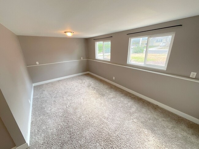Building Photo - 3 Bedroom Home Available Near S Academy Bl...