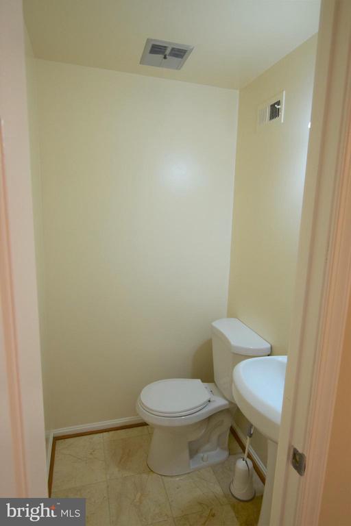 Building Photo - 6605 Briarleigh Way