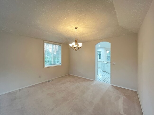 Building Photo - Clackamas Ranch 3 bedroom 2 bathroom - W/D...