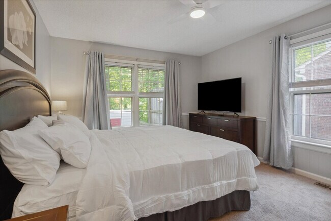 Building Photo - 107 Barbary Ct