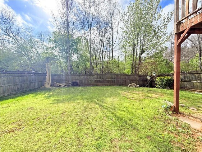 Building Photo - 893 Hawthorn Ln