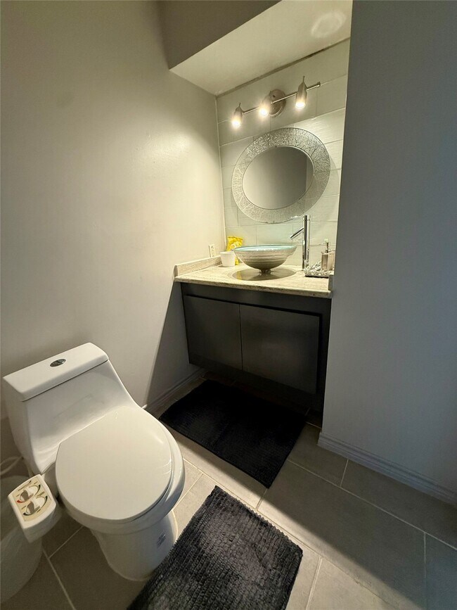 Building Photo - 3222 Freshmeadows Dr