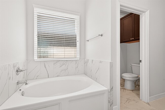 Building Photo - 6638 Albany Forest Ct