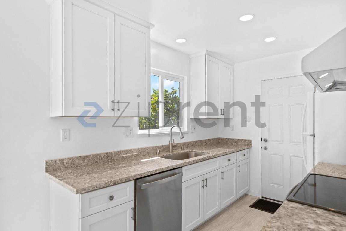 Building Photo - 1729 Elm St