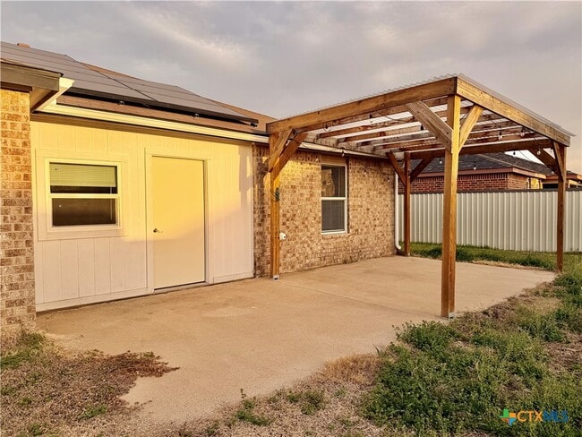 Building Photo - 3203 Viewcrest Dr