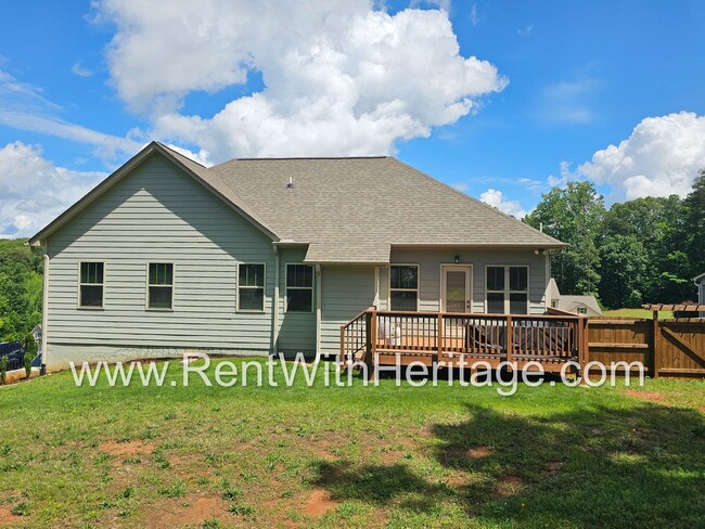 Building Photo - Gorgeous 3 bd / 2 bath / Attention to Deta...