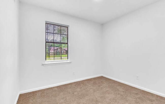 Building Photo - 2919 Normandy Dr