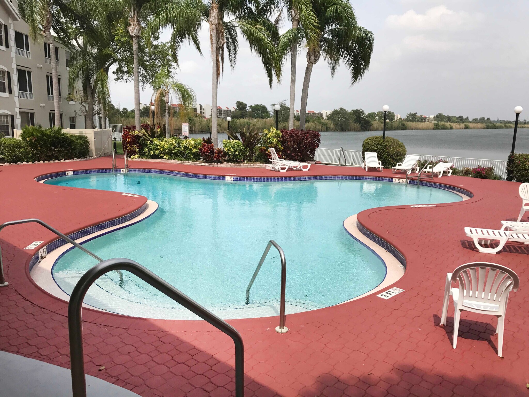 Building Photo - 2810 N Oakland Forest Dr