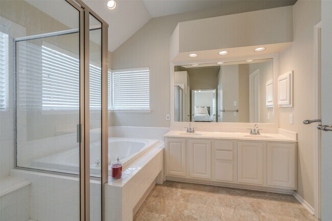 Building Photo - 147 Shelter Rock Ct