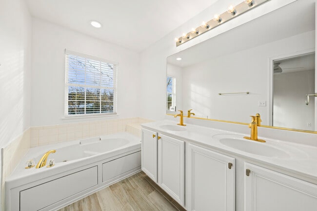 Building Photo - 2106 Rugen Rd