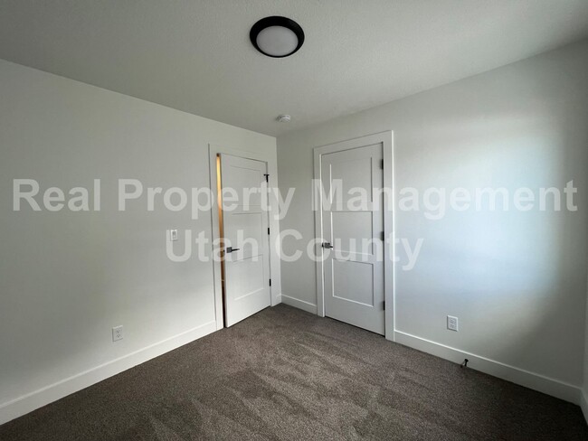Building Photo - New AF Townhome