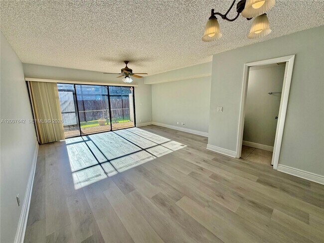 Building Photo - 4403 SW 70th Terrace